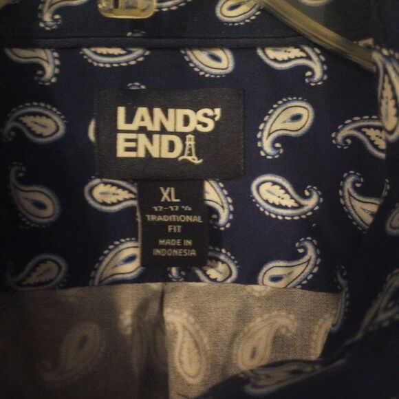 - Land's End paisley print short sleeve button down with front pocket - Picture 4 of 6